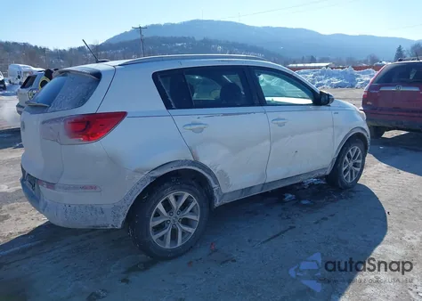 2015 Kia Sportage Lx z USA, uszkodzony, nr VIN KNDPBCAC2F7756626